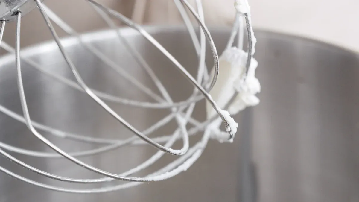 プラネタリーミキサーと従来のミキサー：どちらのスタンドミキサーの方が優れているのでしょうか?